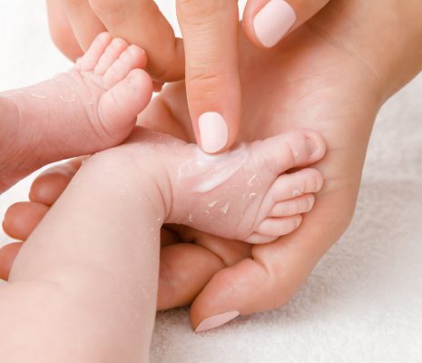 Female,Hand,Holding,Newborn,Leg,On,White,Towel.,Mother,Carefully